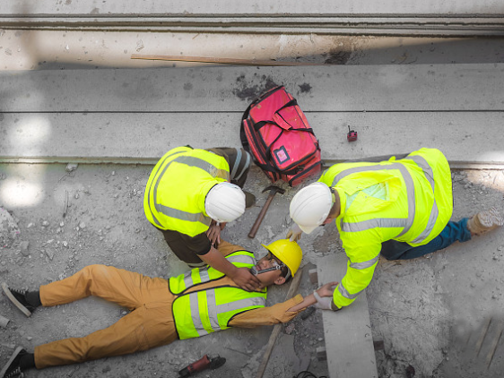 為了自己，為了親人請佩戴高空防墜器